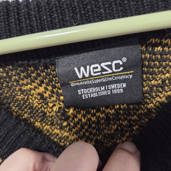 WESC x LEON Warp Sweden Smiley Face Sweater Mens Size M Womens Size L - Picture 3 of 5